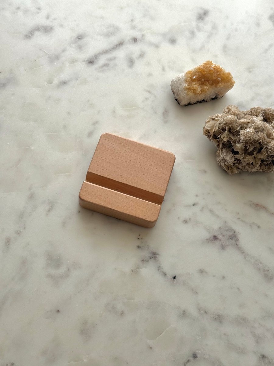 Houten telefoonhouder - telefoonhouder bureau - telefoon standaard - tablet standaard – Scandinavisch - Naturel kleur - houten tablethouder - telefoon houder - telefoonstandaard - telefoon houder bureau - Hoogwaardige kwaliteit — cadeau in Telefoon & Tablet - foto 4