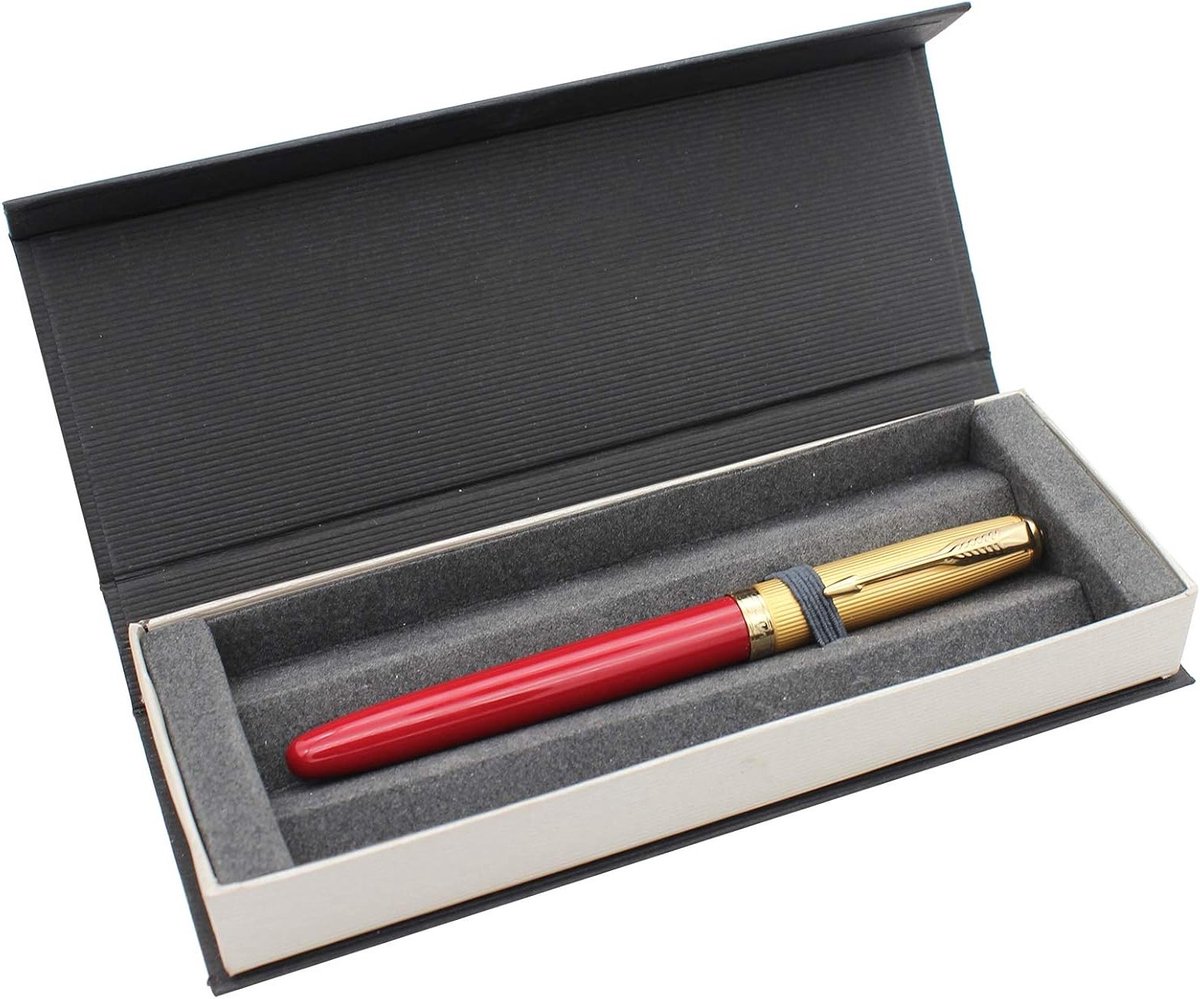 Luxe vulpen met inktconverter, gouden schroefdop, fijne nib en stijlvolle rode afwerking