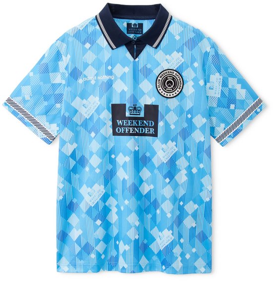 Blauw voetbalshirt met ruitpatroon en tekst "WEEKEND OFFENDER".