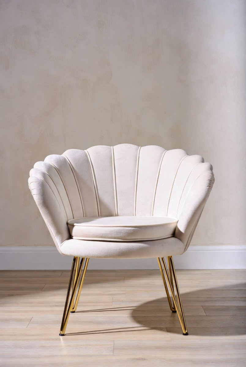 Moderne Bloemvormige Accentstoel Fluweel Beige met Gouden Metalen Poten – Luxe Fauteuil voor Woonkamer, Slaapkamer & Kaptafel – Comfortabele Cocktailstoel tot 150 kg | Ganeey