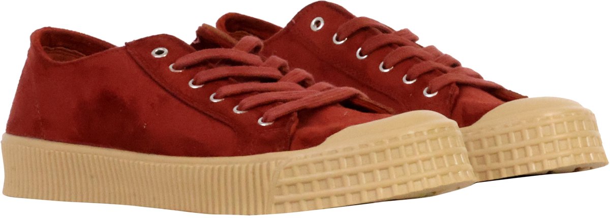 Sneakers met veters