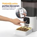 Automatische voerbak 6L, hand wordt bediend via de app 'Pet Control' 'Feed Now'.