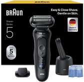 Zwarte Braun Series 5 scheerapparaat met oplader, SmartCare center en precisie trimmer opzetstuk.