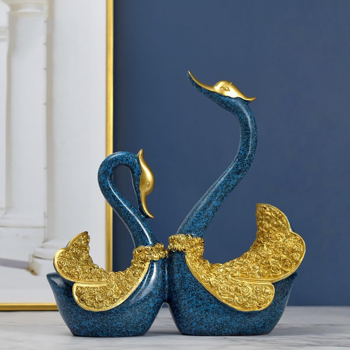 Elegante Zwanen Beeldhouwwerk voor Thuisdecoratie, Perfect voor Bureau of Tafel, Uniek Ornament in Blauw