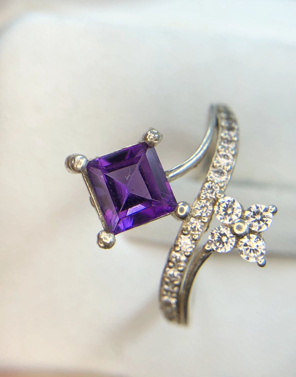 925 Sterling Zilveren Ring met Paarse Amethistlook Steen - Bloem Design - Ringmaat 6 - Elegante Damesring