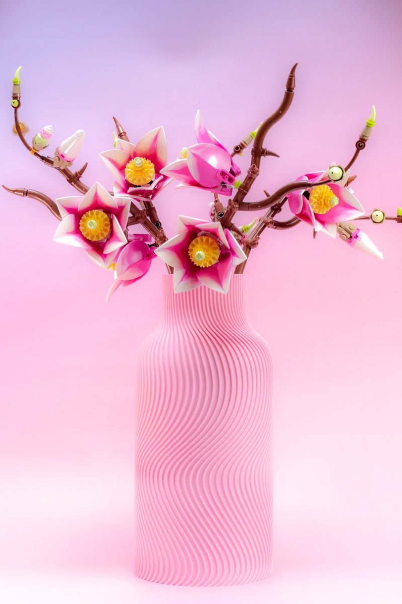 Wavy vaas - Roze - H24cm - Moderne vaas van bio plastic - Geschikt voor botanische sets - Maerc Design