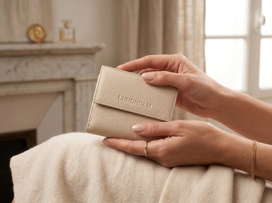 Lundholm Leren Dames Portemonnee – Beige – Byske Serie – Klein, Elegant & RFID-Beschermd – 9 Pasjes, Kleingeld & Briefgeld – Premium Rundleer – Scandinavisch Design