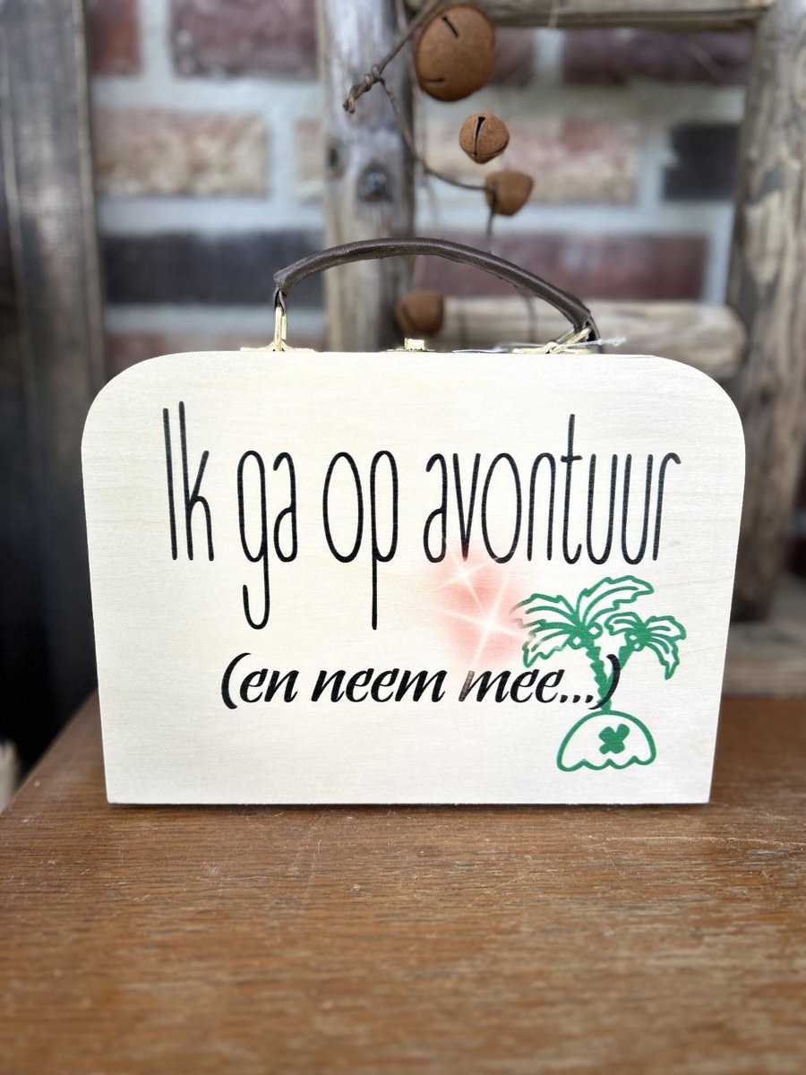 Creaties van hier - Houten koffertje met leren handvat – Ik ga op avontuur en neem mee - 23x17x9 cm - slijtvast - Koffertje
