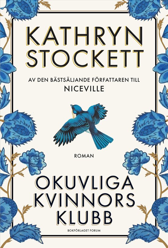 Boek "Okuvliga kvinnors klubb" van Kathryn Stockett, met blauwe bloemen en een vogel op de omslag.