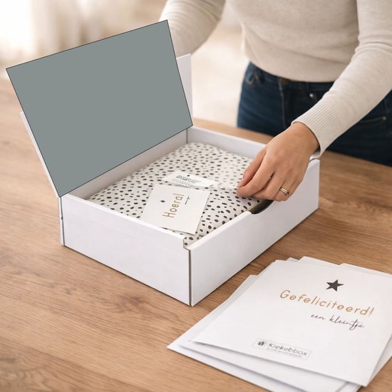 Kraamcadeau Meisje Lila – Cadeaubox met Romper, Slab en Knuffel — afbeelding 4