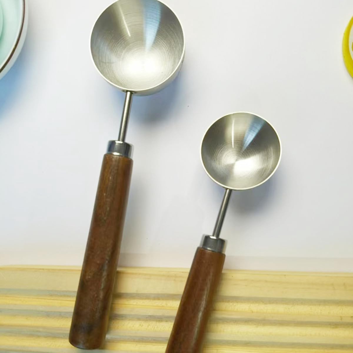 Set van 2 grote roestvrijstalen koffielepels met houten handvat voor het meten van koffie, thee en specerijen