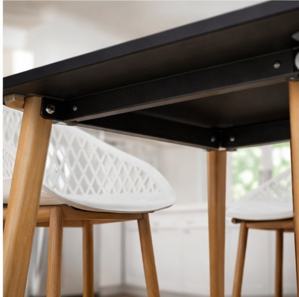 Moderne 5-Delige Barset Zwart/Wit – Bartafel met 4 Barkrukken – MDF Tafelblad & Metaal Houtlook Frame – Design Bistro Set voor Keuken, Eetkamer, Bar, Tuin & Horeca-Ganeey