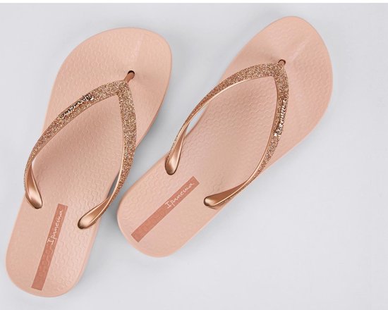 Lichtroze Ipanema teenslippers met glitterbandjes.
