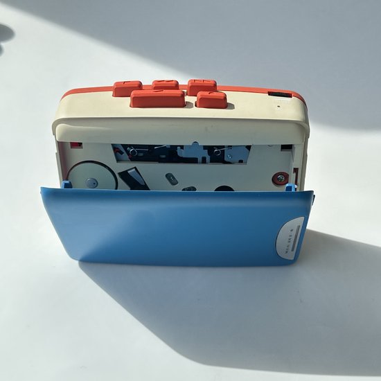 Retro Cassettespeler - 12x9x4cm - Draagbare Walkman met FM Radio & Opnamefunctie - Inclusief Oortjes - USB & Batterij Voeding - Ideaal Cadeau voor Muziekliefhebbers - Blauw — afbeelding 3