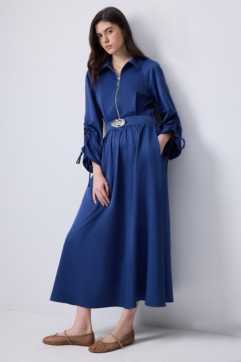 Touché Privé - Jurk met rimpelmouwen ve metalen broche - Marine - Dames