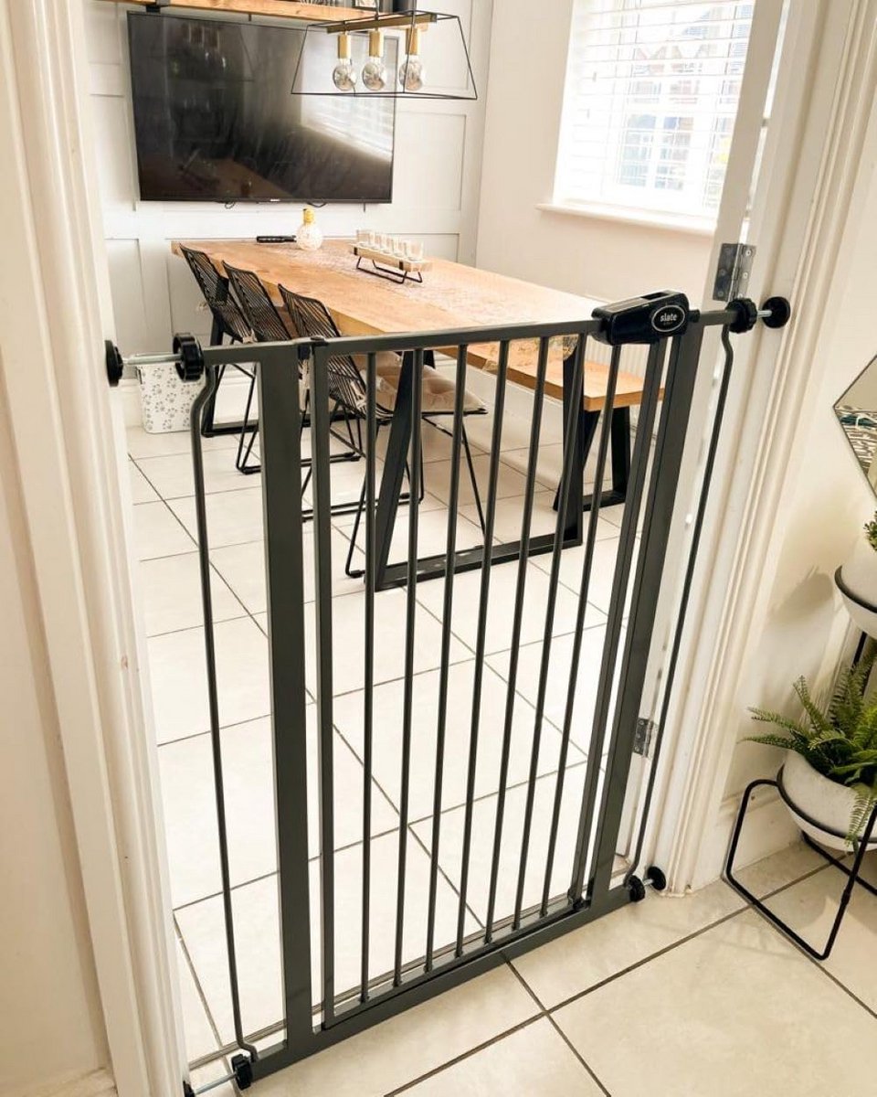 Bettacare Child and Petgate, Clamp Gate Extra High 104 cm, Stair Gate Without Drilling, Clamp Attachment Between 75 cm to 83 cm, Slate Grey, Safety Gate for Stairs and Door, Gate for Pet – foto 3