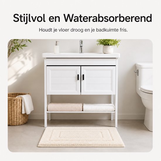 Een beige badmat ligt op de tegelvloer in een moderne badkamer, onder een witte wastafel met spiegel.