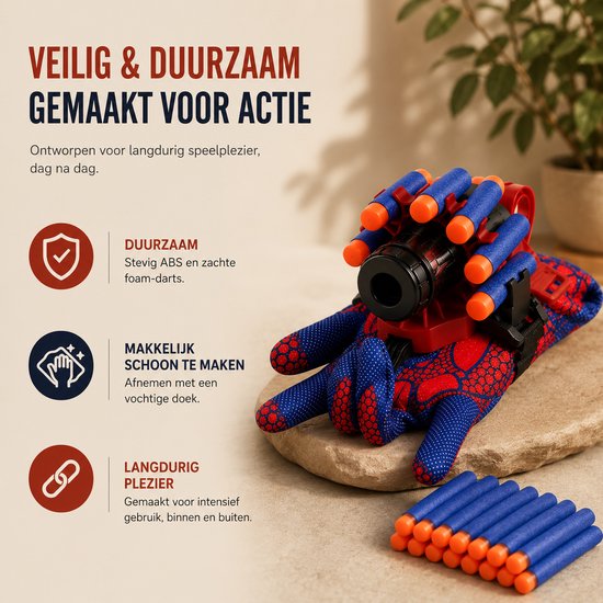 Dichtbij op een Spidey handschoen met dartlader, met dartpijltjes. De handschoen is rood met blauwe spinnenwebben.