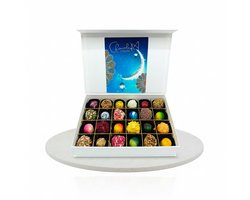 Chocoseum en Chocoladna Luxe chocolade cadeau Chocoladna Luxe Halal Box - relatiegeschenk met 24 bonbons en truffels