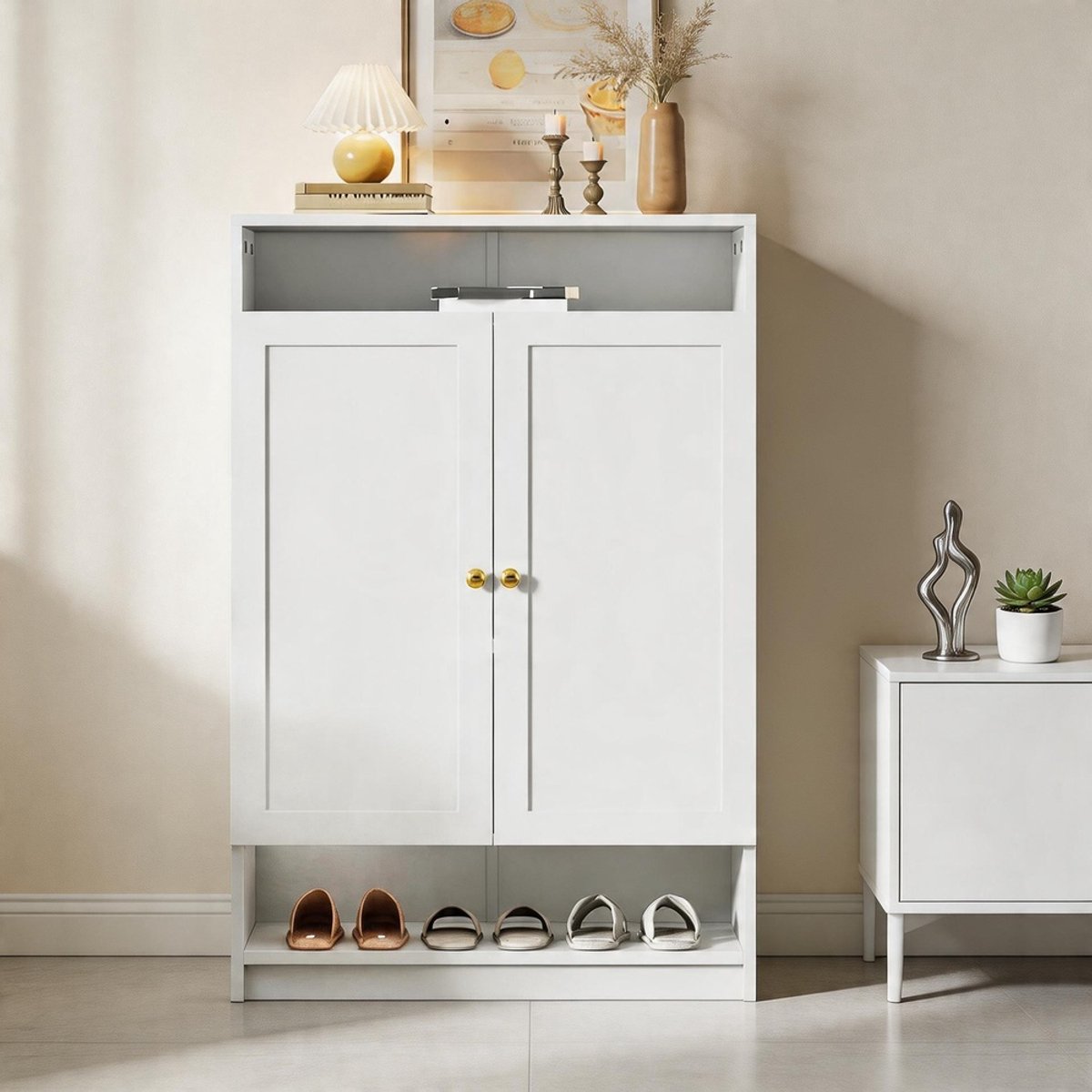 KOMHTOM - Moderne schoenenkast - Verstelbare planken - Gouden handgrepen - Twee deuren - B73xD34xH109 - Wit