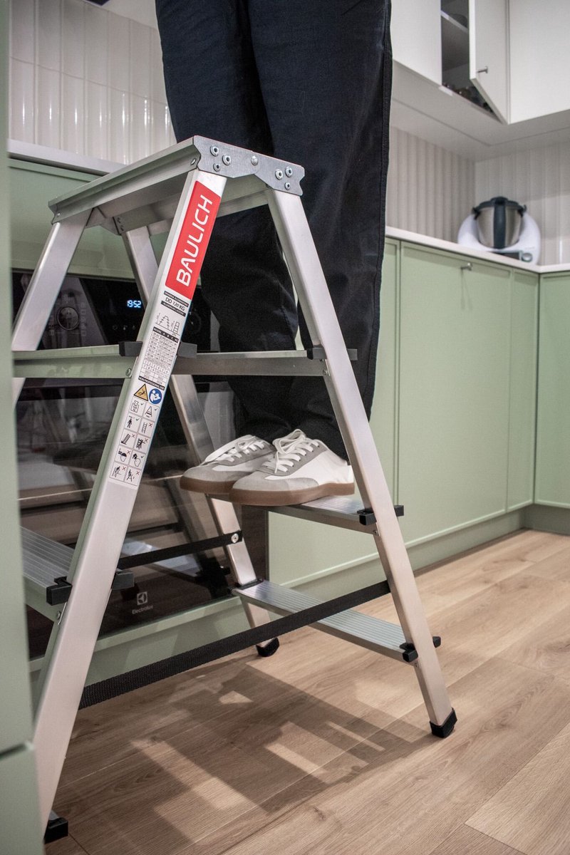Baulich Aluminium vouwladder dubbelzijdig - 4 treden met antislip platform - huishoudladder werkhoogte 241 cm, draagvermogen 120kg – foto 6