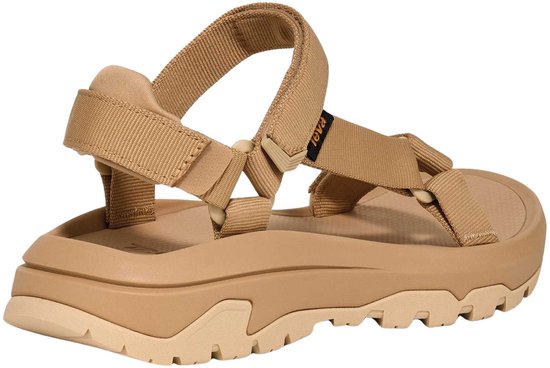 Beige Teva sandaal, van de zijkant gezien, met klittenband en dikke zool.