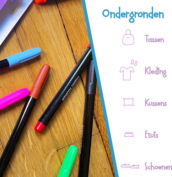 Verschillende stoffen pennen op een houten ondergrond met de tekst 'Ondergronden' en iconen van tassen, kleding, kussens, etuis en schoenen.