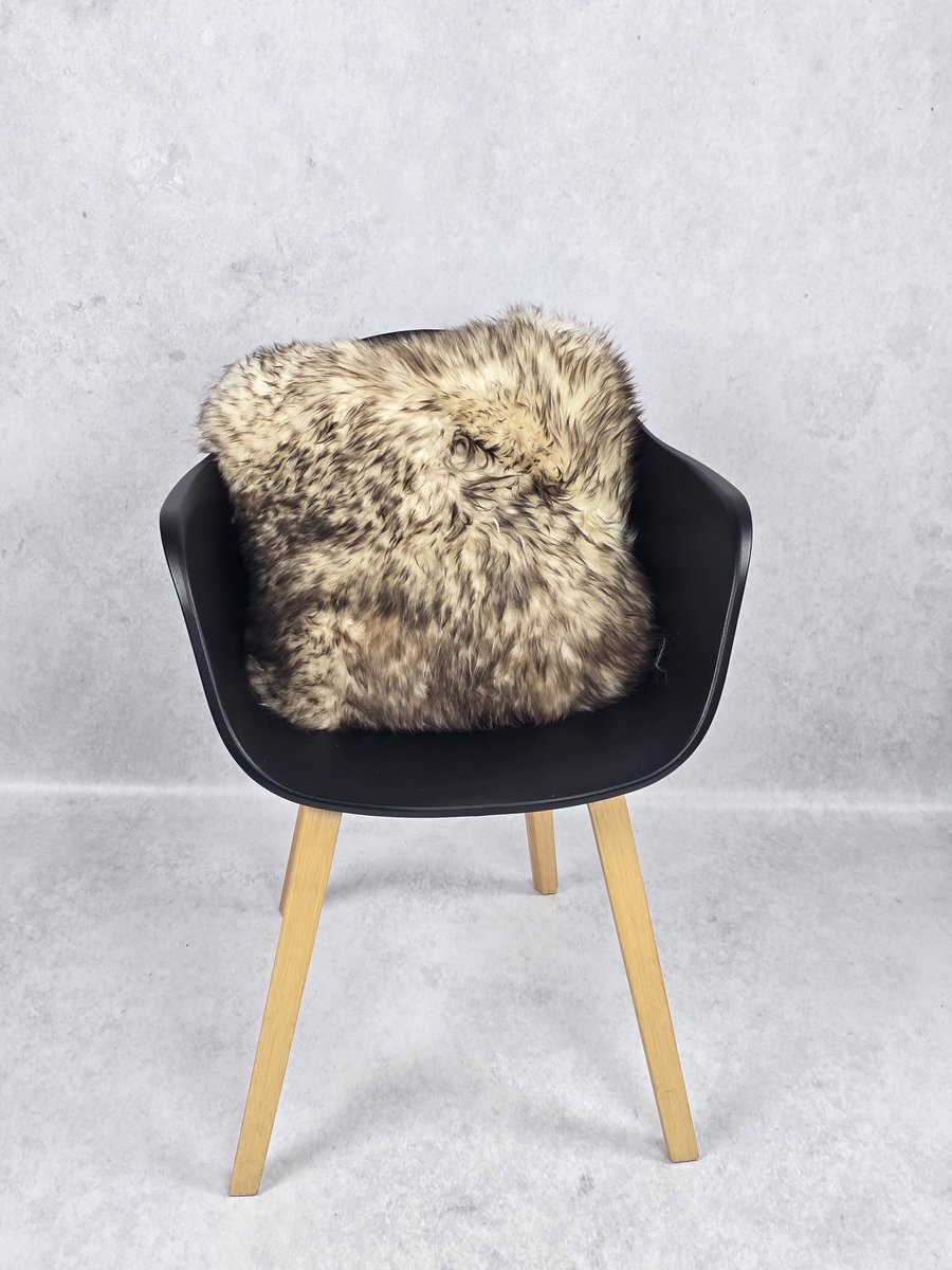 Kussen – Schapenvacht – Moeflon – Exclusieve collectie – Woondecoratie – Bruin, wit, crème – 100% echt natuurlijke wollen vacht – 45x45 cm