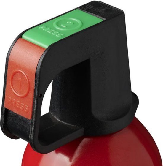 Close-up van de groene en rode "PRESS" knoppen op een rode brandblusser.