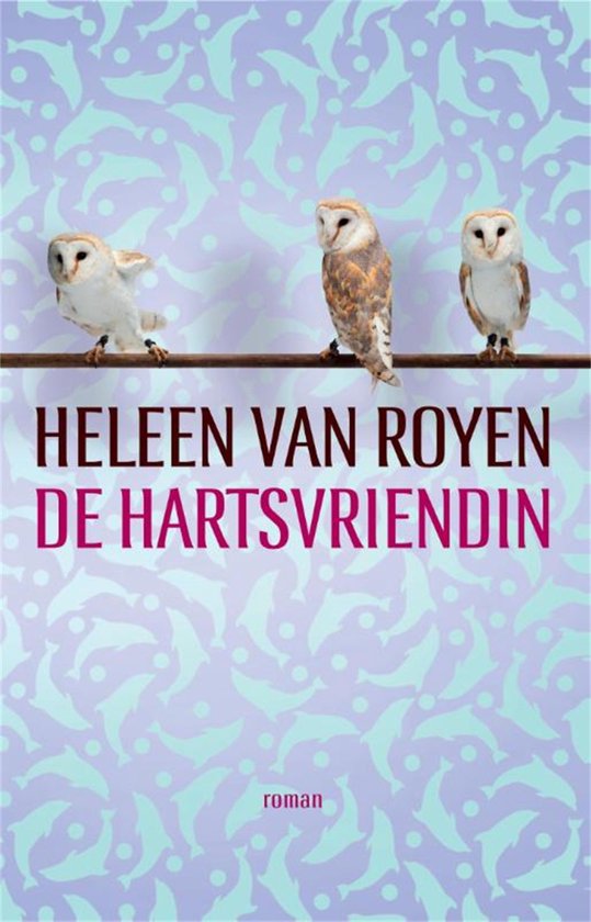 Boekomslag van 'De Hartsvriendin' met drie kerkuilen op een tak, tegen een paarse achtergrond met dolfijnen.