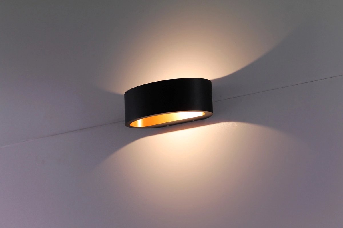 Wandlamp strak LED zwart met goud