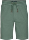 Voorkant van een groene chino short met tailleband, veter en koperkleurige details.
