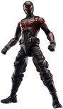 Actiefiguur in zwart Spider-Man kostuum met rode accenten en een spinnenwebdesign op de borst.