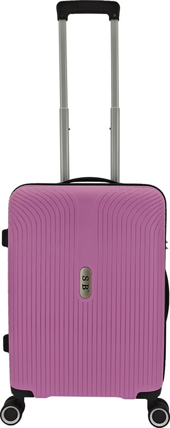 Roze reiskoffer met uittrekbare handgreep en vier wielen. 'SB' logo op de voorkant.