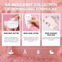 Een luxe textuur van body butter met rozengeur in een potje, hand lotion in een roze tube en een roze massage zeepbar.