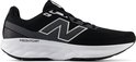 Zwarte New Balance sportschoen met wit met zilveren 'N' logo en witte zool met 'Fresh Foam' tekst.