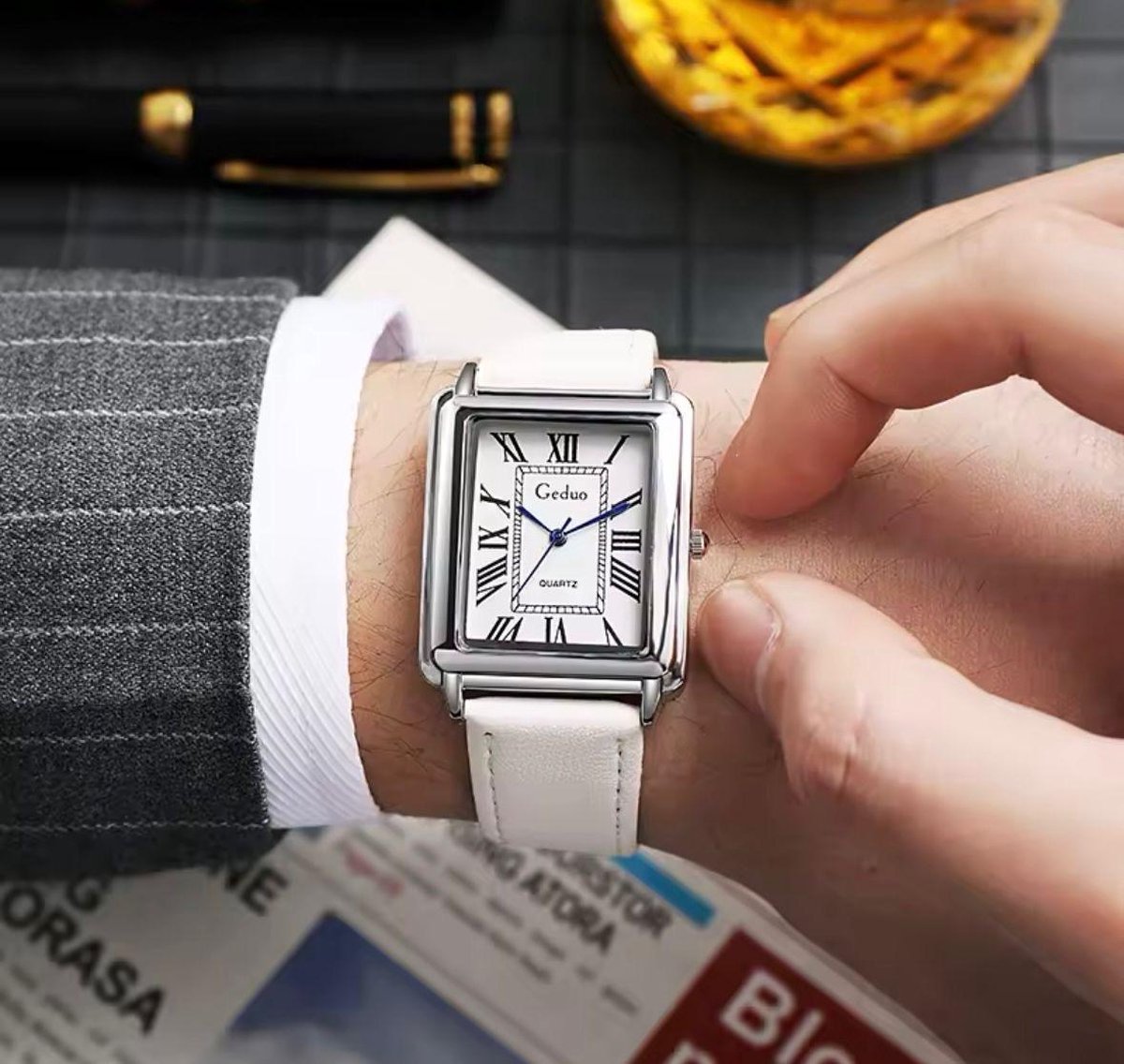 Geduo - Luxe HerenHorloge - Polshorloge - Heren - Cadeau - Horloge - Geschenkdoos - Witte Lederenband - Mannen - Zilver en Wit - Luxe Doos
