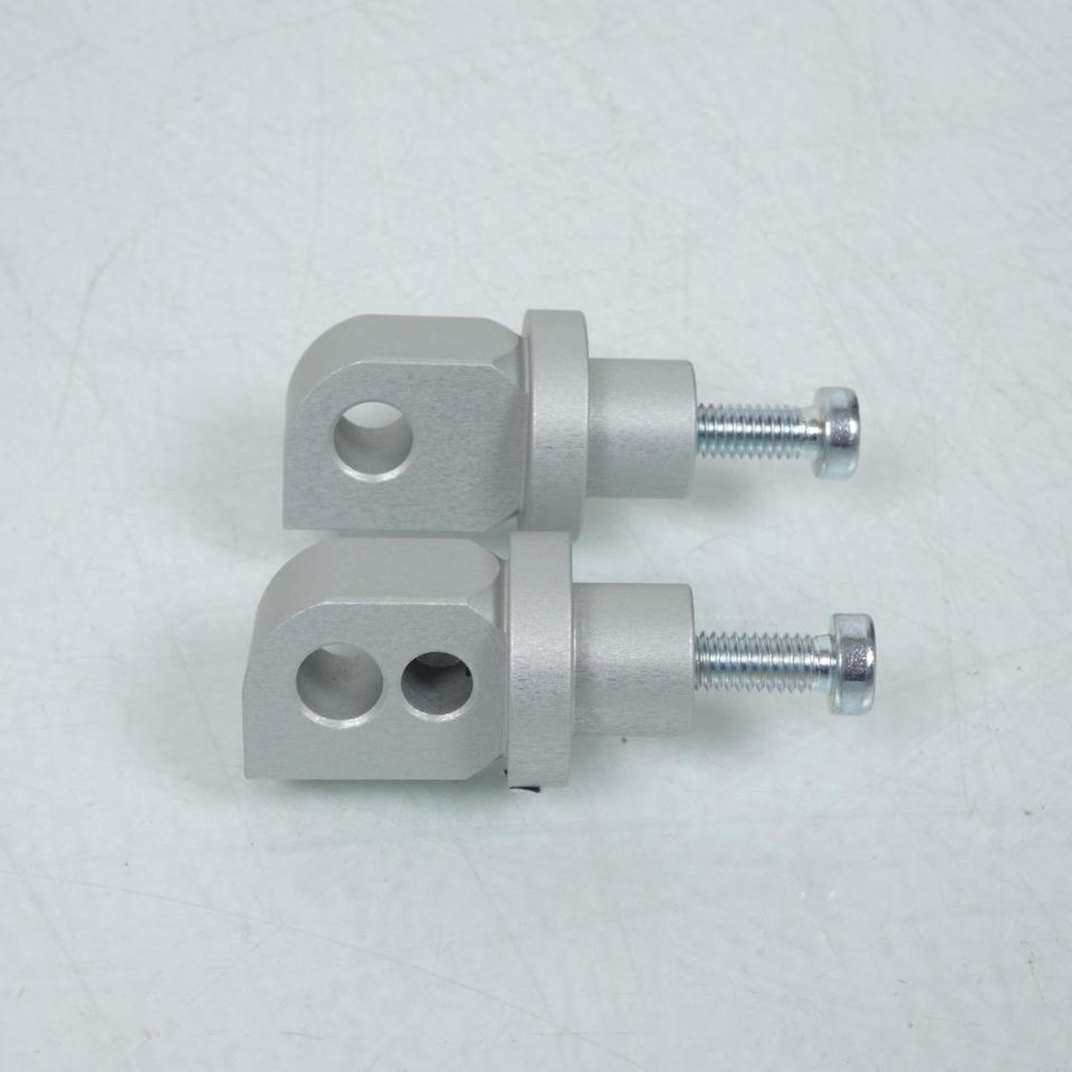 Paire Chape de repose pied Lightech pour moto Suzuki 600 GSR 2006-2010 FTP008SIL