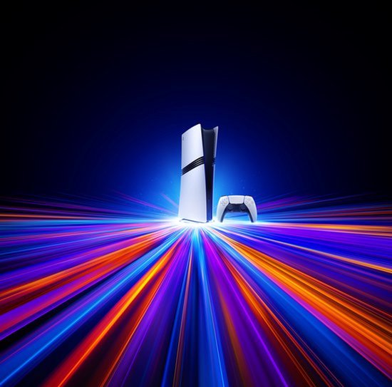 Witte PlayStation 5 Pro console met zwarte accenten en een witte controller, op een donkerblauwe achtergrond met gloeiende lichtstralen.