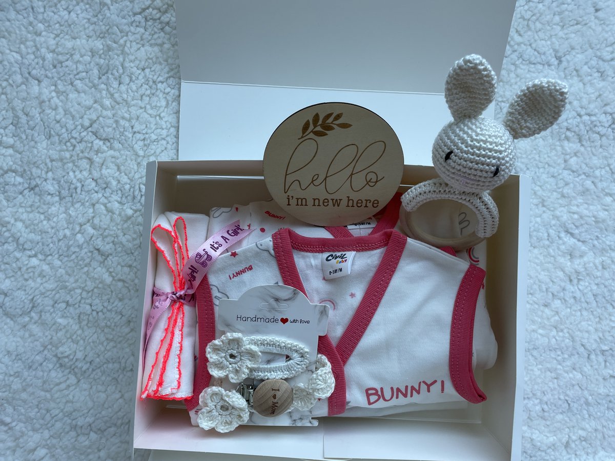 Goedkoopste Maminobaby.nl - Bunny - Baby Geschenkset meisjes | Newborn kledingset | Handmade Bijtring | Handmade speenkoord | Handmade haarclip | Kraamcadeau | Babyshower