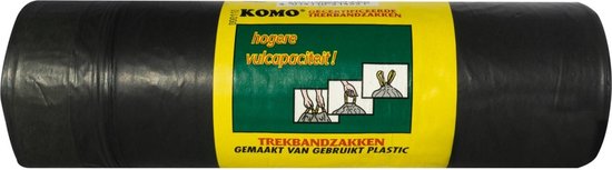 Rol zwarte vuilniszakken van KOMO met trekband. 'Hogere vulcapaciteit'. Gemaakt van gerecycled plastic.