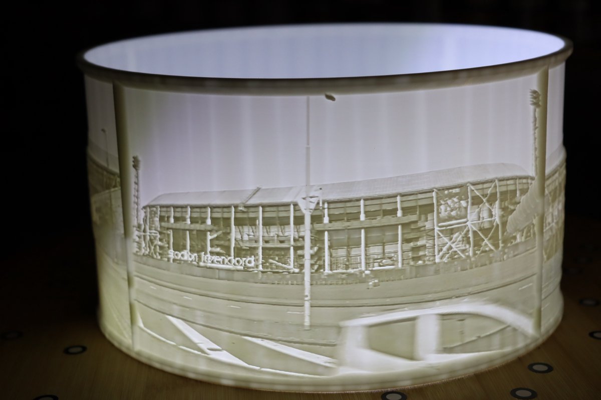 stadion de Kuip in Rotterdam Lithophane (verlichte foto) rond met 4 foto's inclusief multicolor lightpuck