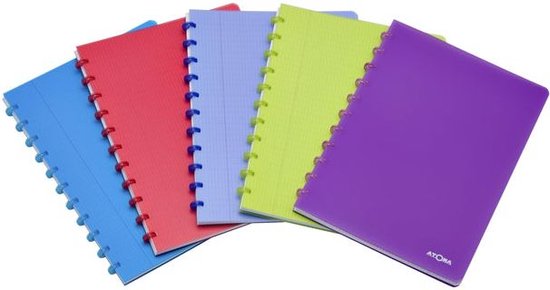 Vijf Atoma schriften in de kleuren blauw, rood, paars, groen en blauw, met plastic kaft en ringband.