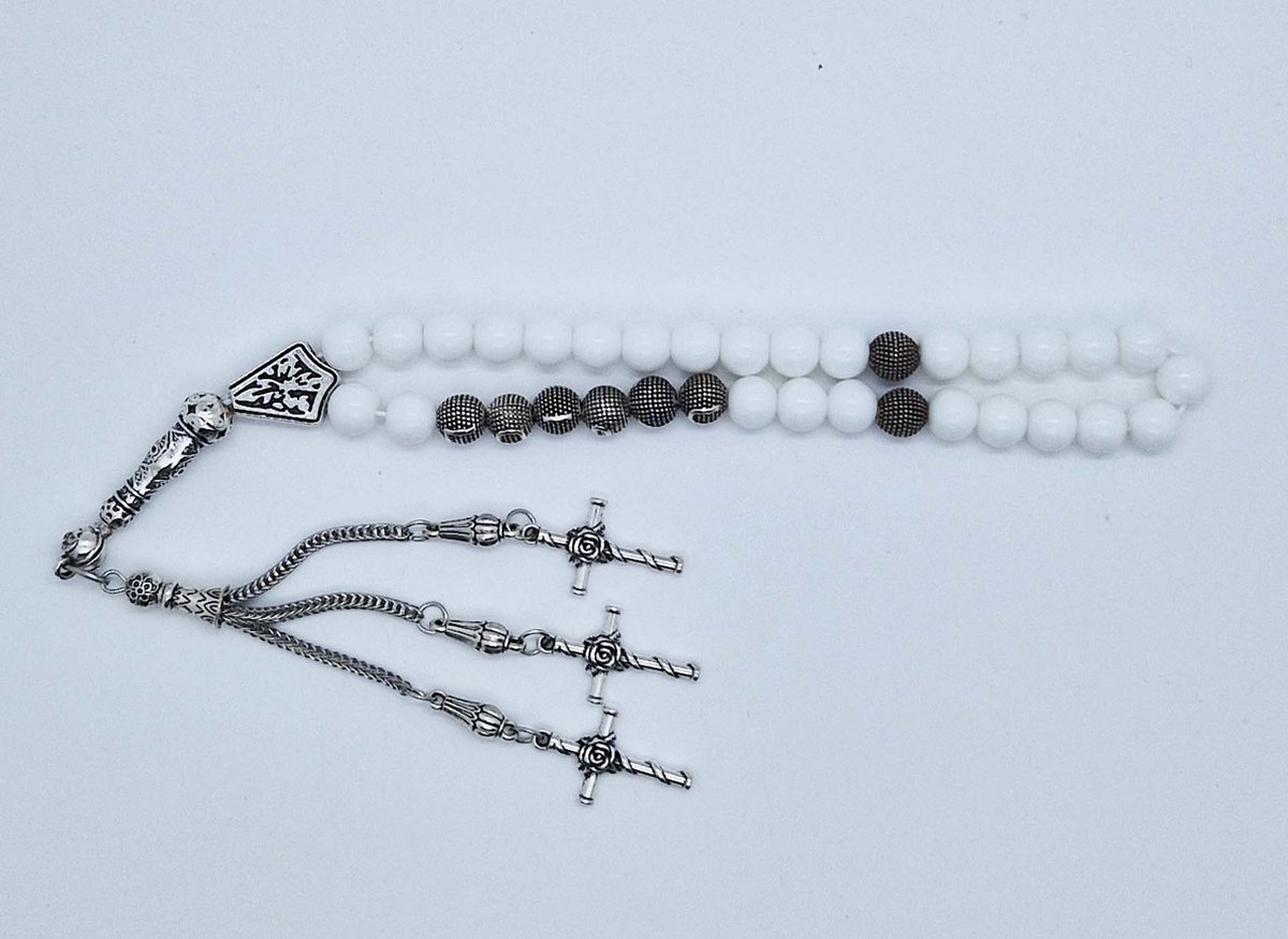 Handgemaakte naam tasbih 33 Kralen Natuursteen “Witte agaat” - met metaal tassel “ Roos en kruis"- Met je naam of de naam van uw geliefde- 8 mm diameter van de korrel