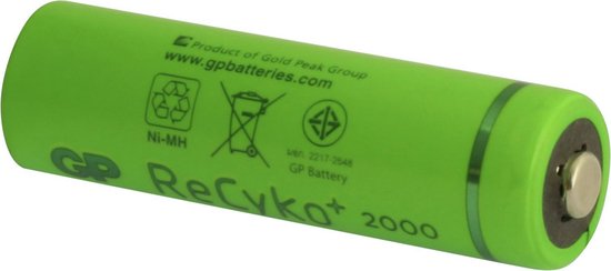 Eén groene GP ReCyko+ 2000mAh oplaadbare AA batterij, met waarschuwingssymbolen.