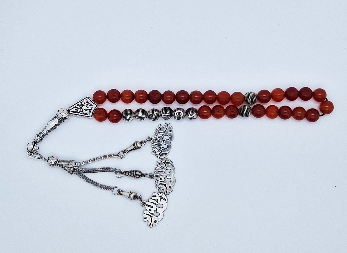 Handgemaakte naam tasbih 33 Kralen Natuursteen “Rood Agaat” - met metaal tassel “la alih ala allah"- Met je naam of de naam van uw geliefde- 8 mm diameter van de korrel