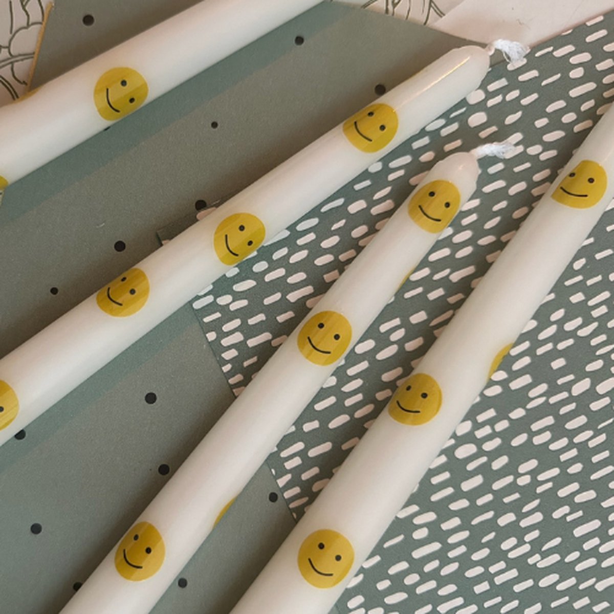 Kaarsen - smiley kaarsen - dinerkaarsen - grappige kaarsen - 4 stuks - 25 cm