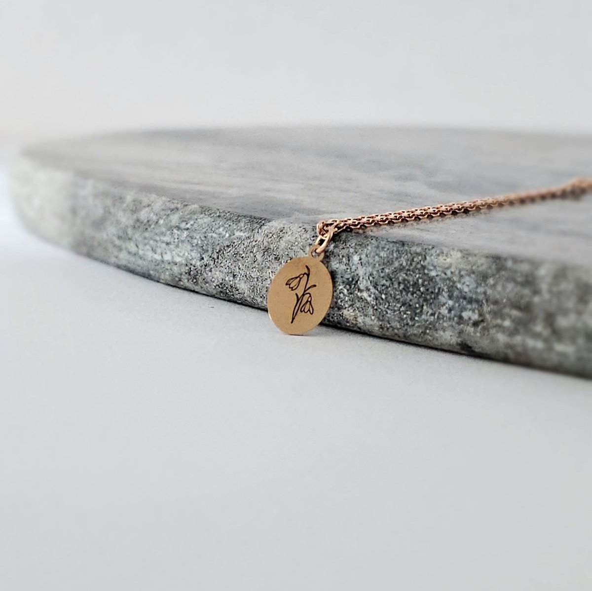 Ellen Life Jewelry | Januari Geboortebloem Kettingen - Rosegoud Gepersonaliseerd Keeting - Verjaardag Cadeau Vriendin & Vrouw - Geboortemaand Ketting met Hanger - Handgemaakte Sieraden