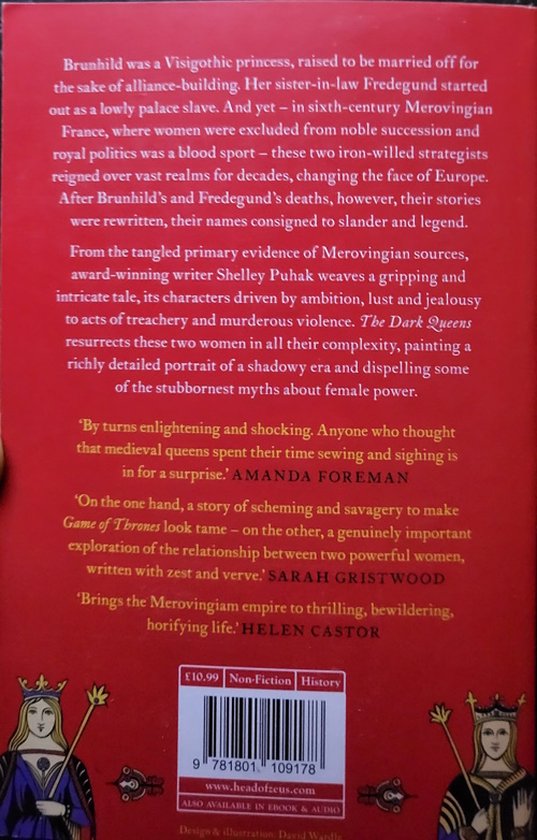 Achterkant van het boek 'The Dark Queens' met tekst en afbeeldingen van koninginnen.