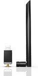Een zwarte USB wifi-adapter met een gedetailleerd patroon en een gedraaide antenne, geplaatst op een witte achtergrond met spiegeling.